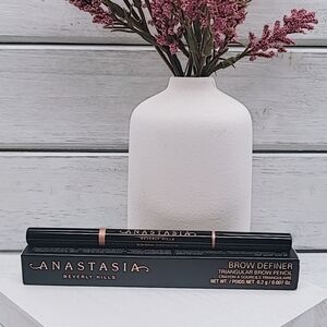 Anastasia Beverly Hills Brow Definer Triangular Brow Pencil